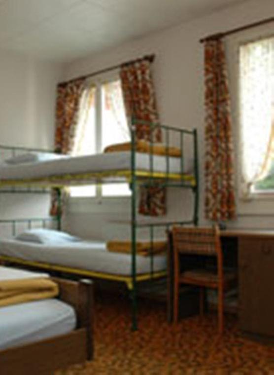 Hostel Funny Farm Backpackers Unterseen Exterior foto
